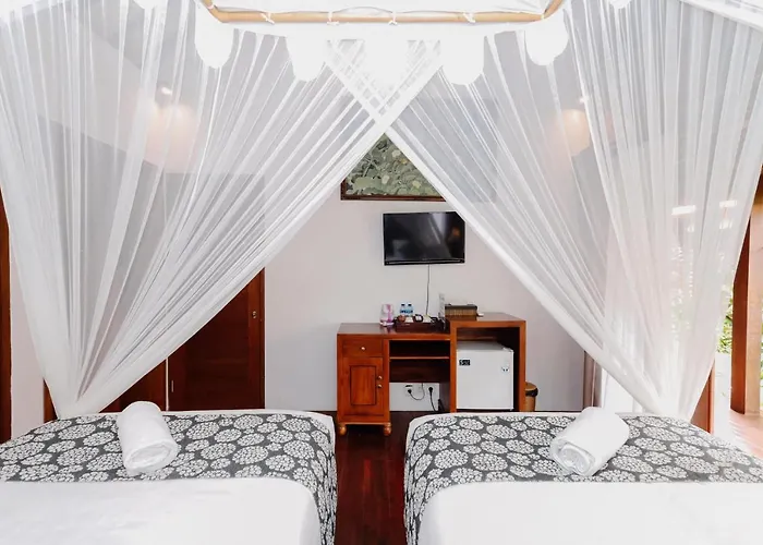 The Lavana Jhonny Kibung Orman Evi Nusa Lembongan